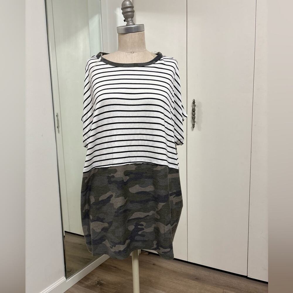 Hopely Woman's  Striped Green Camo Casual Everyday Boho Top Large NWT